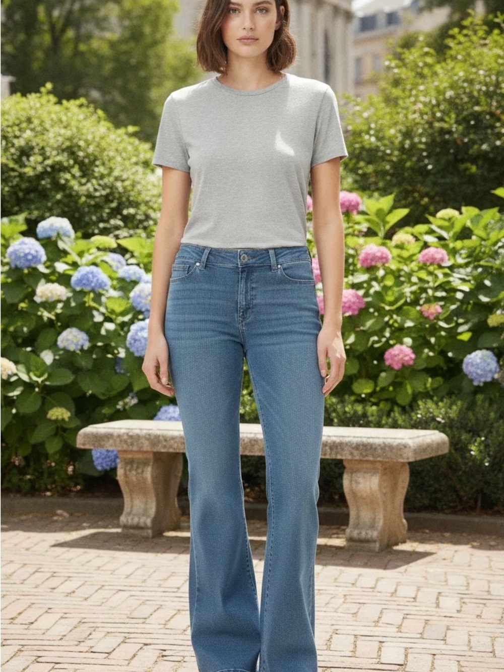 Jessica Simpson Women’s High-Rise, Wide Leg Flare Jeans. Size 10